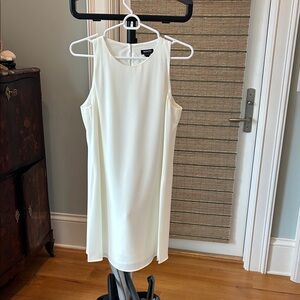 Elegant White Sleeveless Tunic